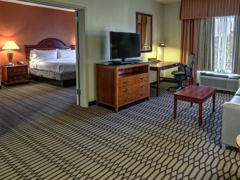 Hilton Garden Inn Birmingham/Lakeshore Drive Exterior photo