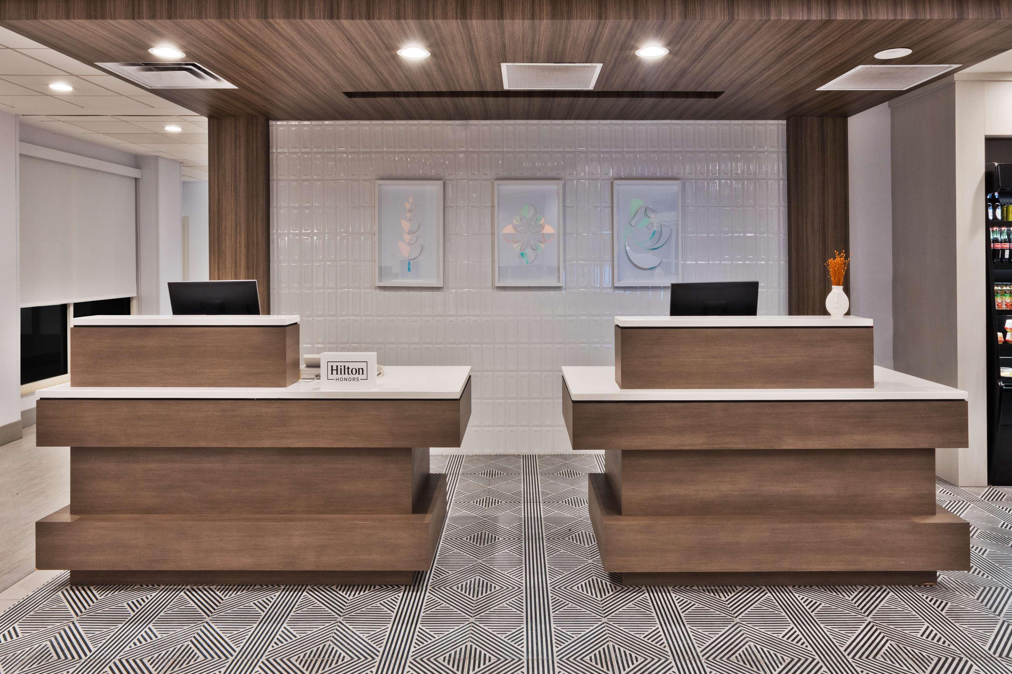 Hilton Garden Inn Birmingham/Lakeshore Drive Exterior photo