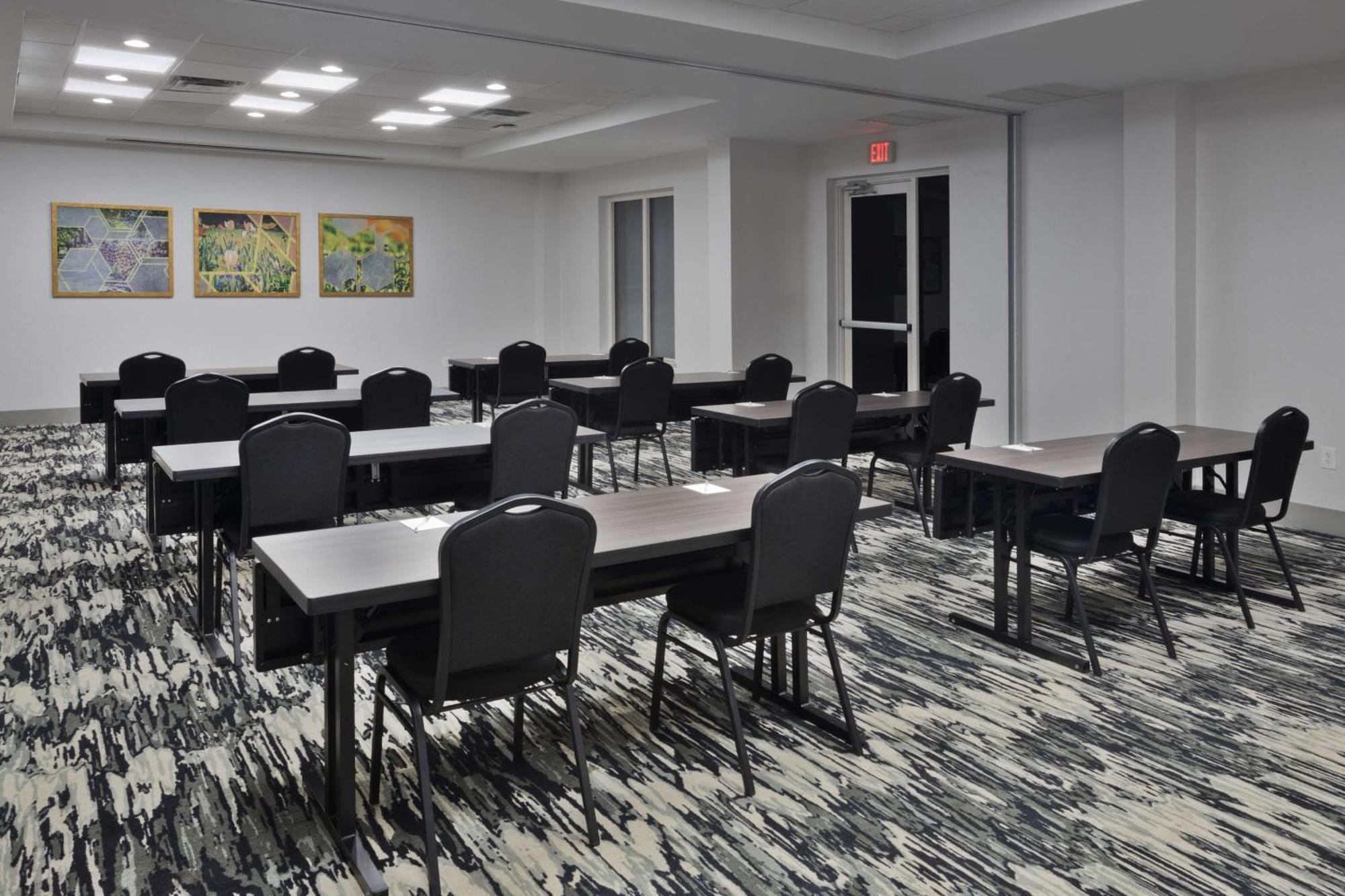 Hilton Garden Inn Birmingham/Lakeshore Drive Exterior photo